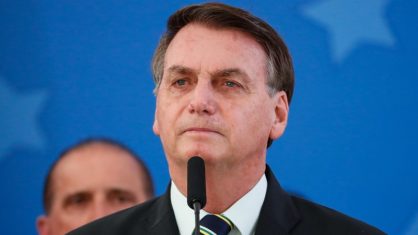 Bolsonaro admite a auxiliares que vai comprar vacina chinesa, diz colunista